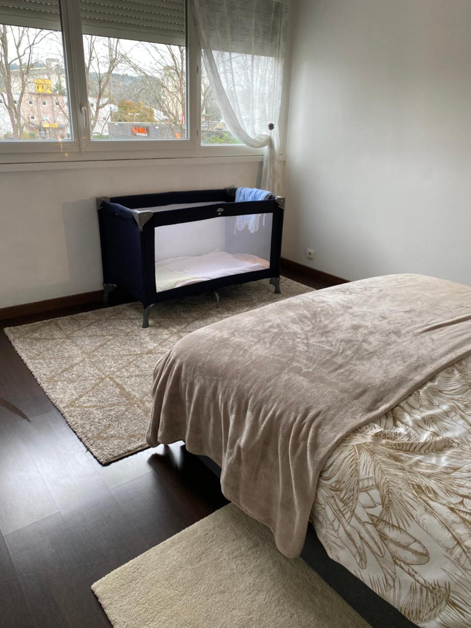 Apartment De 52 M ,lumineux Et Spacieux Sens