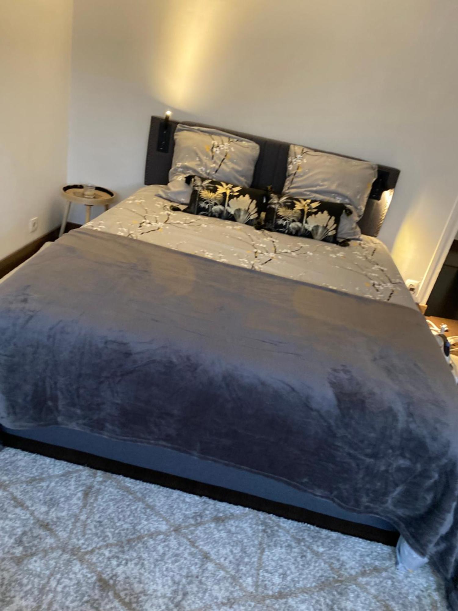 De 52 M ,lumineux Et Spacieux Apartment